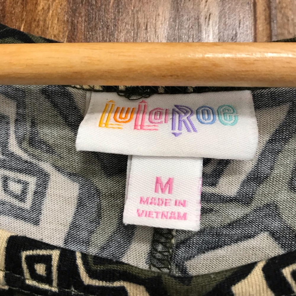 Green LuLaRoe Carly dress Size M Great condition. - Picture 3 of 3